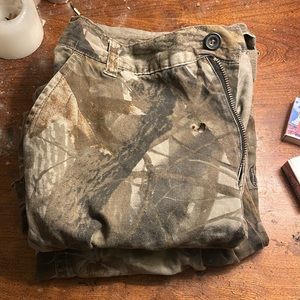 Vintage RealTree camouflage cargo hunting pants!